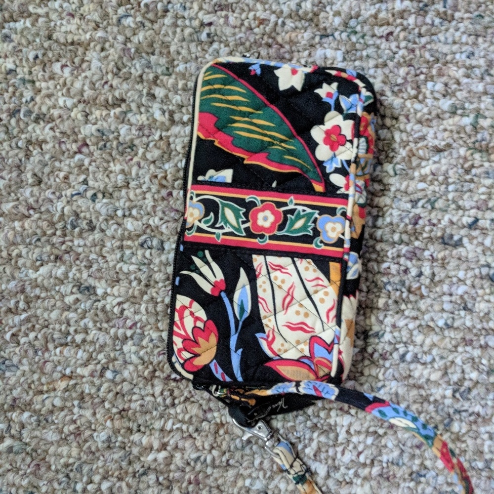 Super Cute VERA BRADLEY Wallet Wristlet!